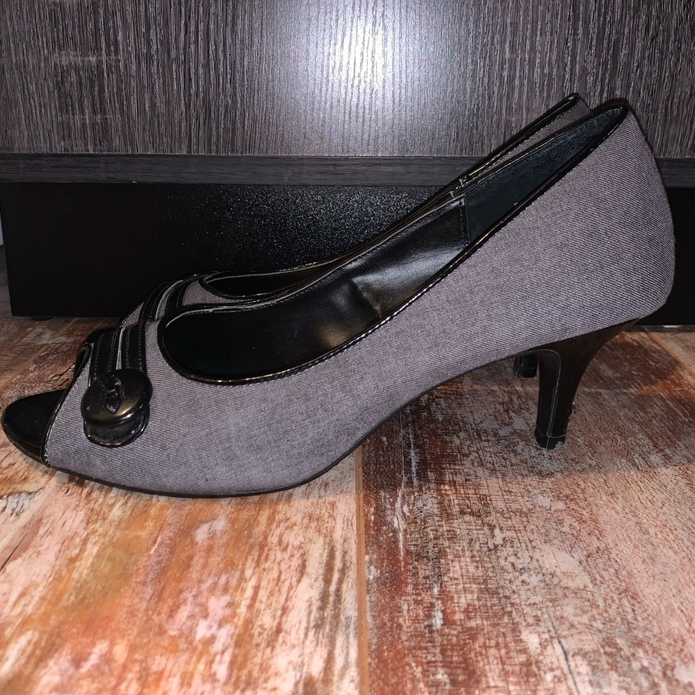 Kelly & Katie Peep Toe Kitten Heels 8 - Picture 2 of 7